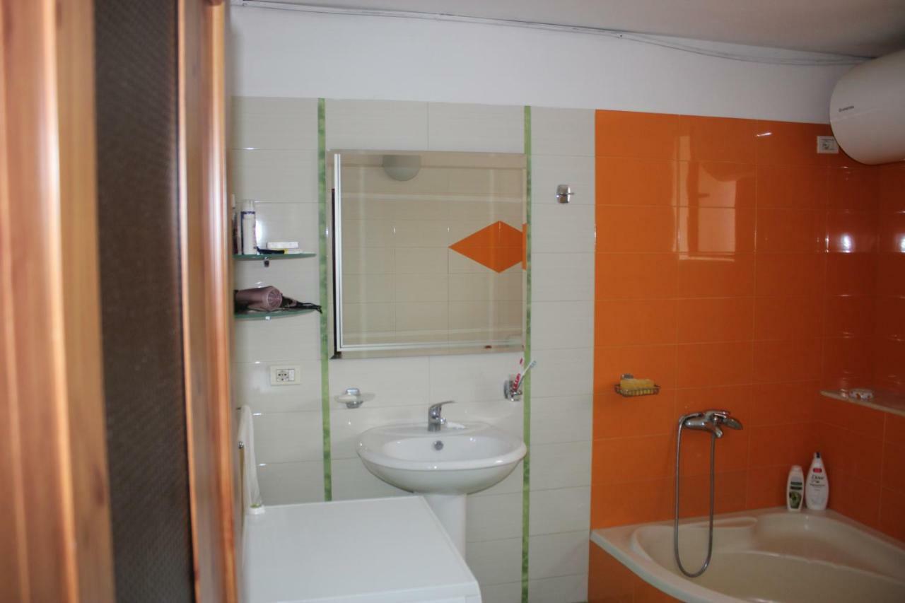 Guesthouse Arjan Berat Eksteriør bilde