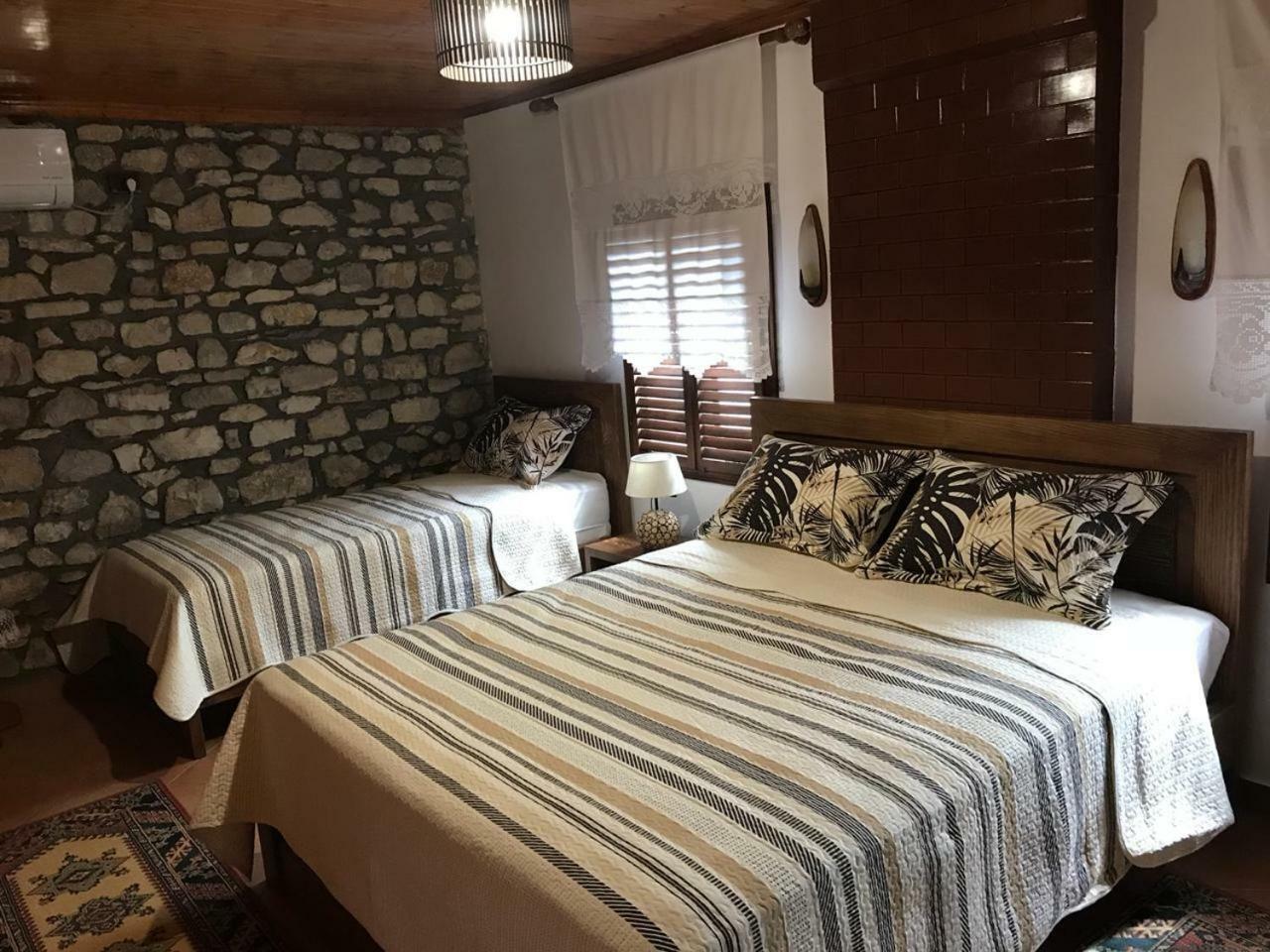 Guesthouse Arjan Berat Eksteriør bilde