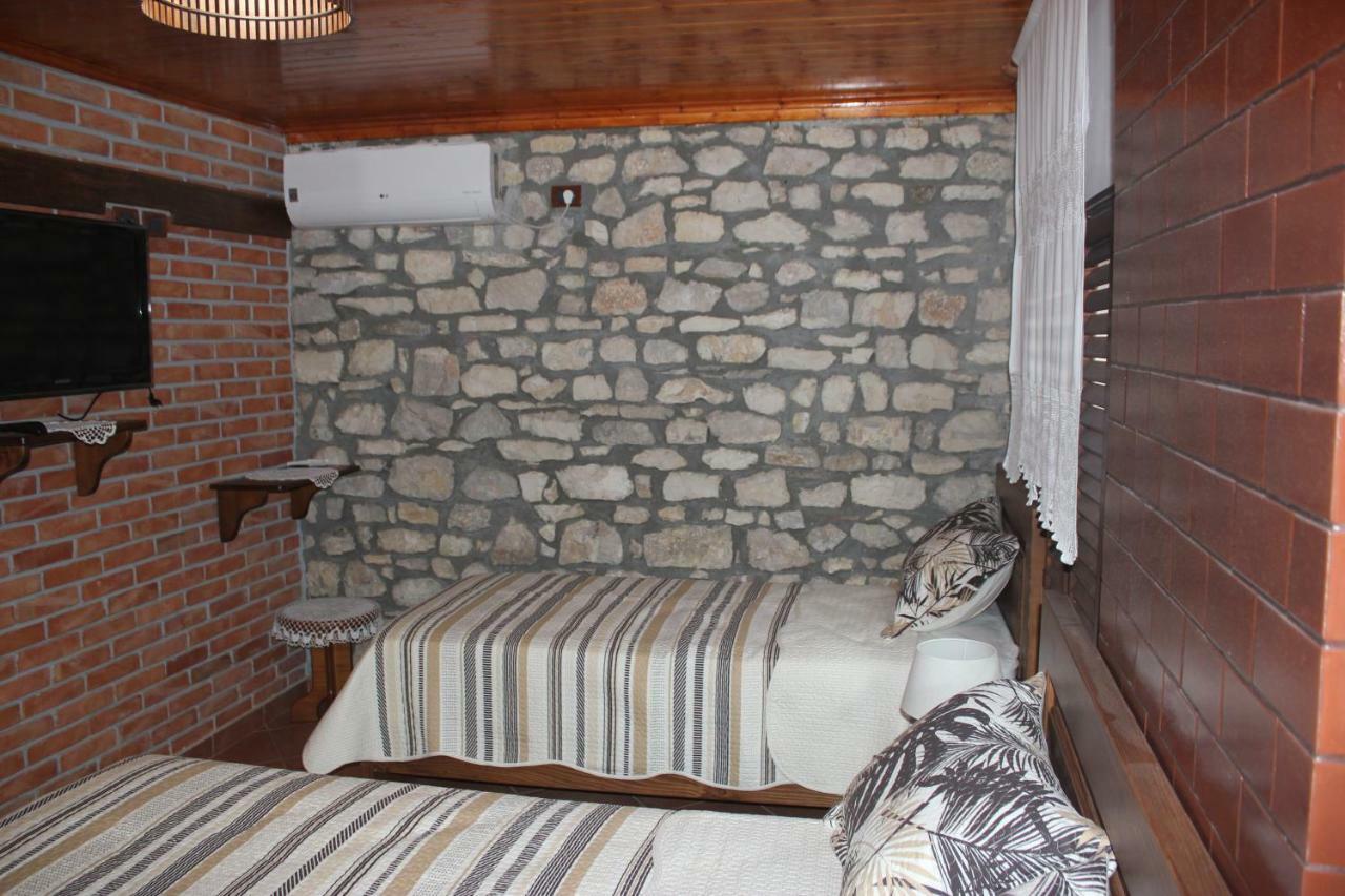 Guesthouse Arjan Berat Eksteriør bilde