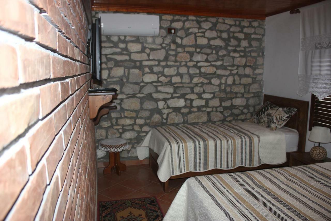 Guesthouse Arjan Berat Eksteriør bilde